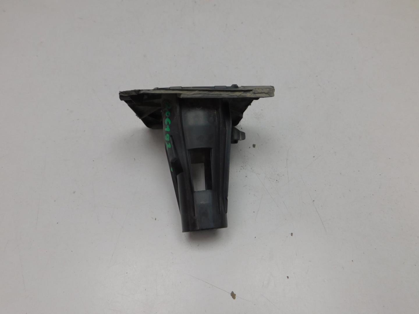 Кронштейн форсунки омывателя фары