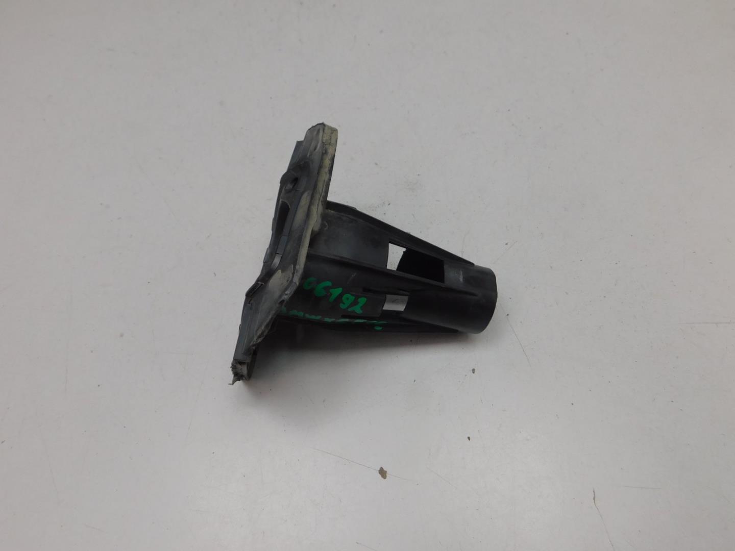 Кронштейн форсунки омывателя фары