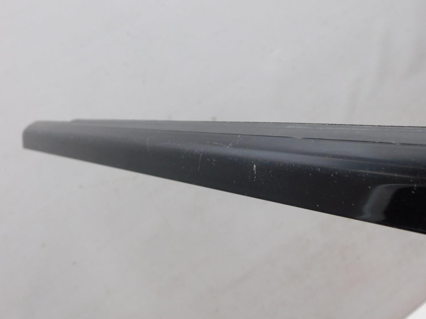 Накладка стекла переднего левого