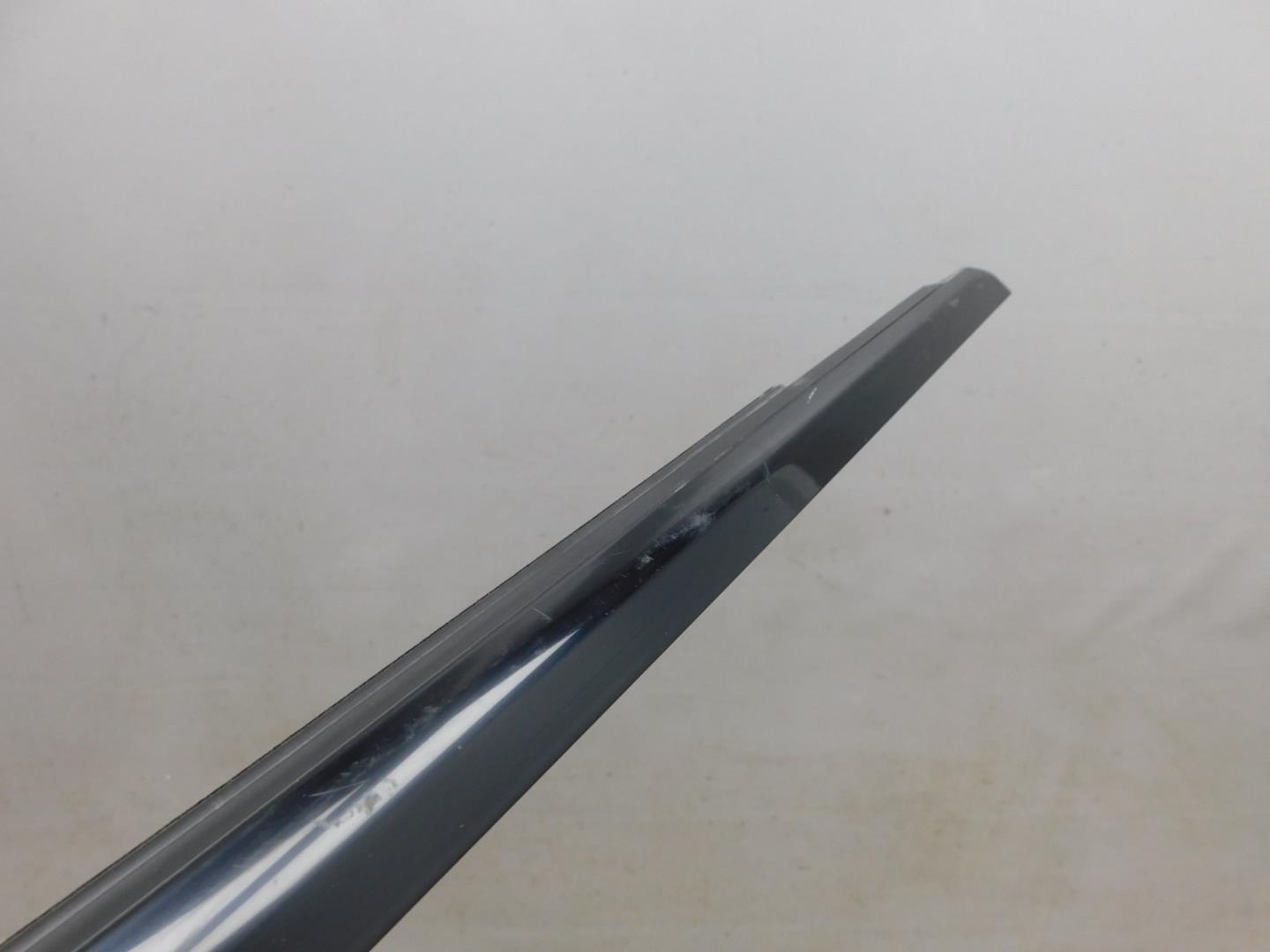 Накладка стекла переднего левого