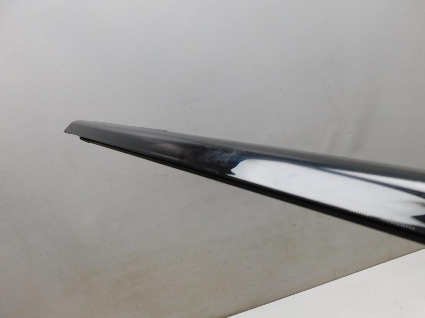 Накладка стекла заднего левого