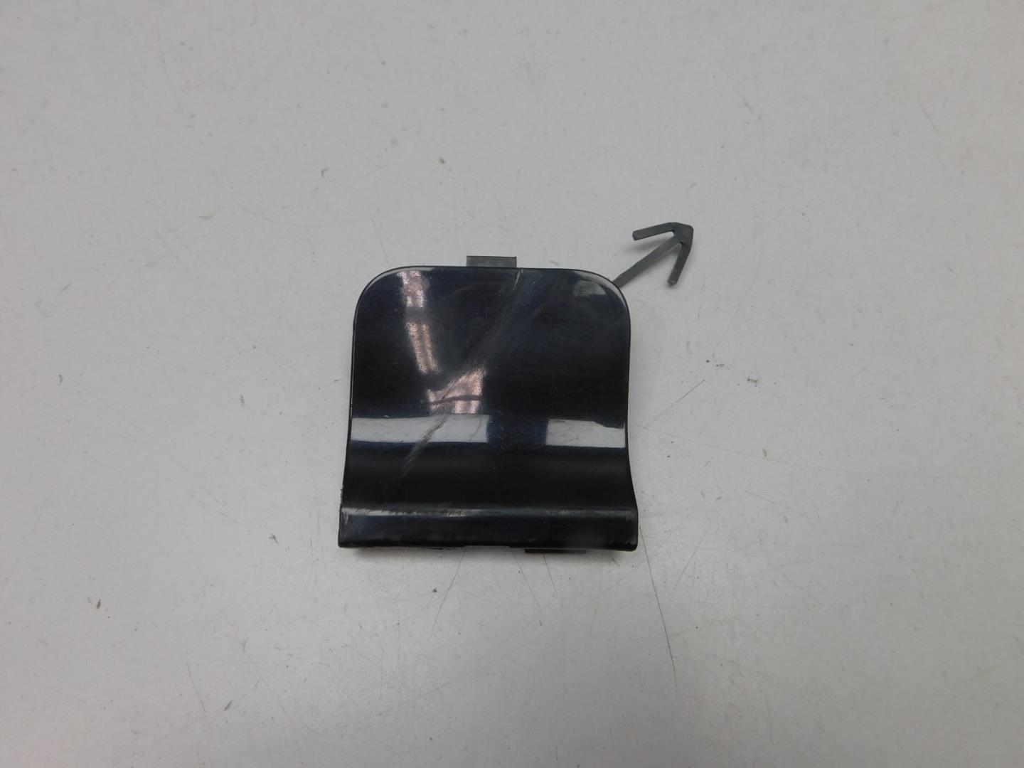 Заглушка буксировочного крюка