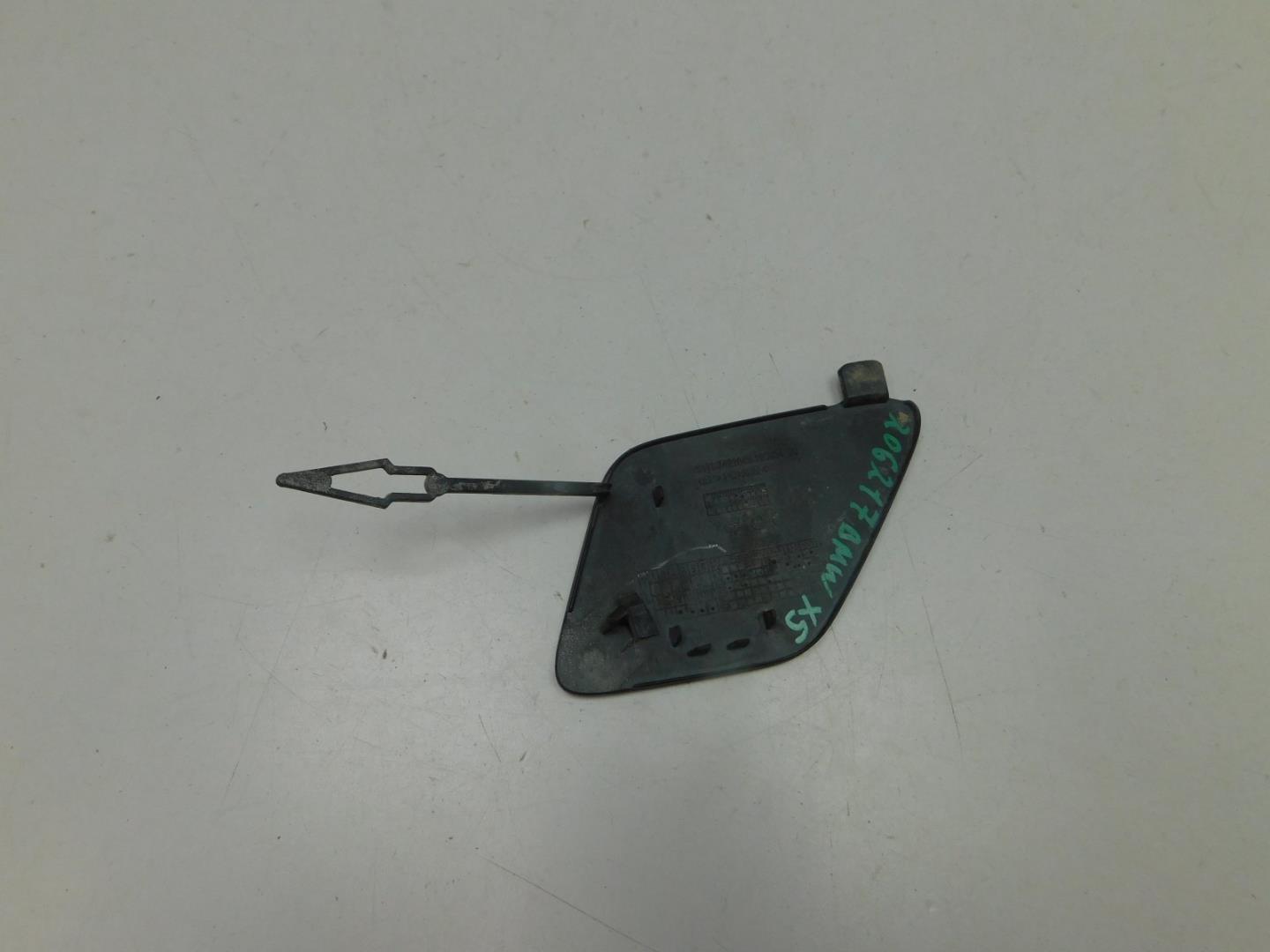 Заглушка буксировочного крюка