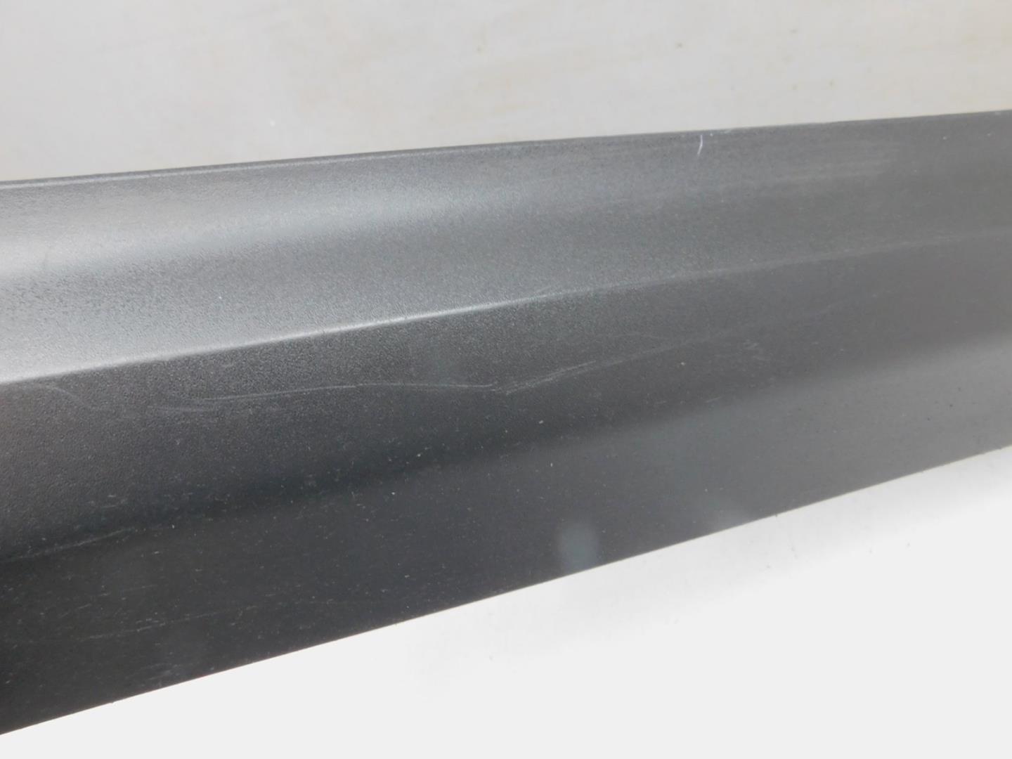 Накладка двери передней правой