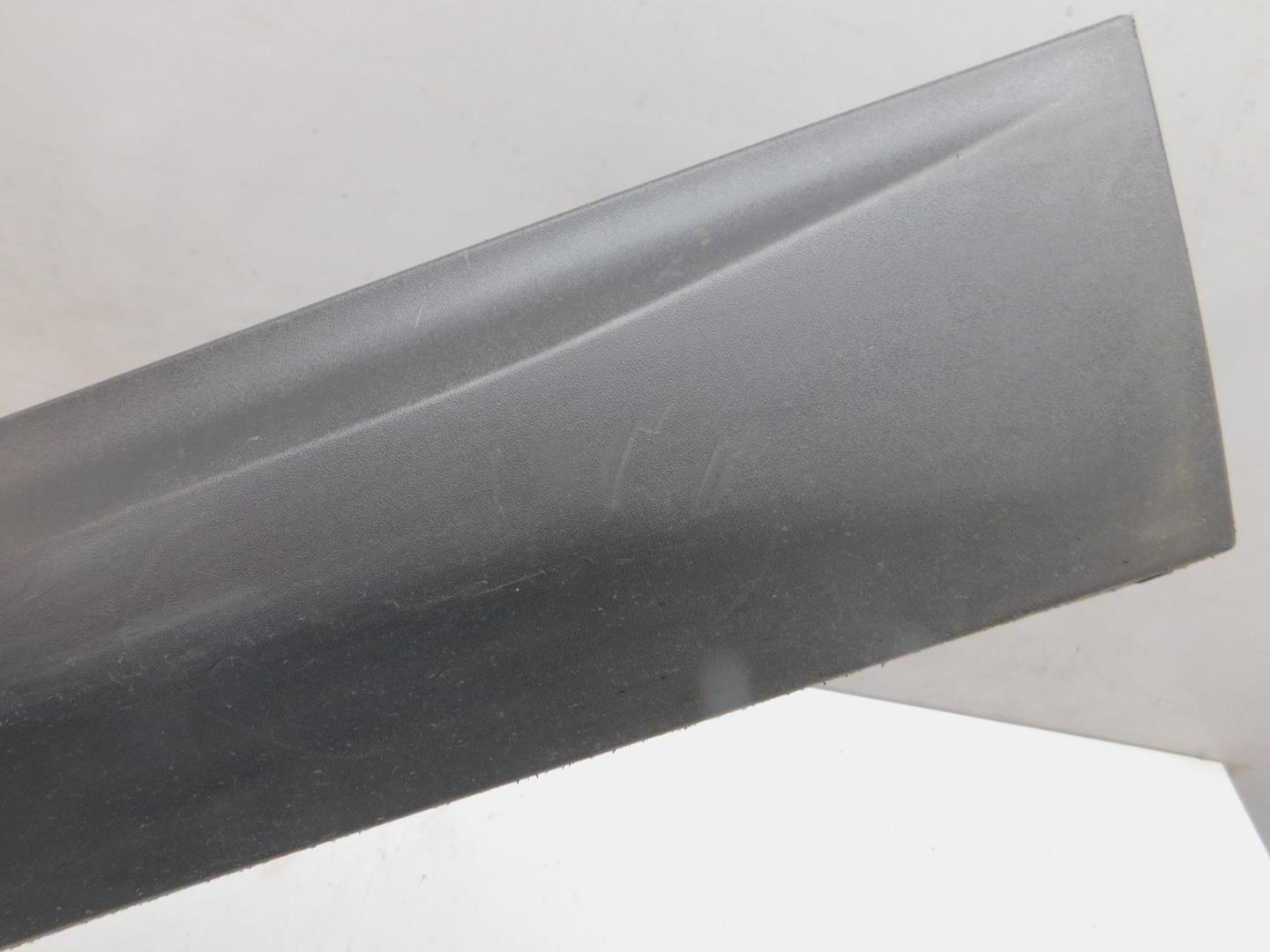 Накладка двери передней правой