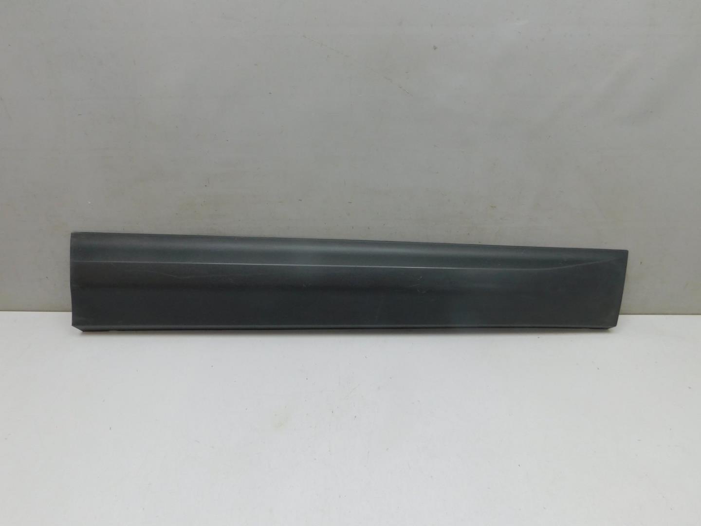 Накладка двери передней правой