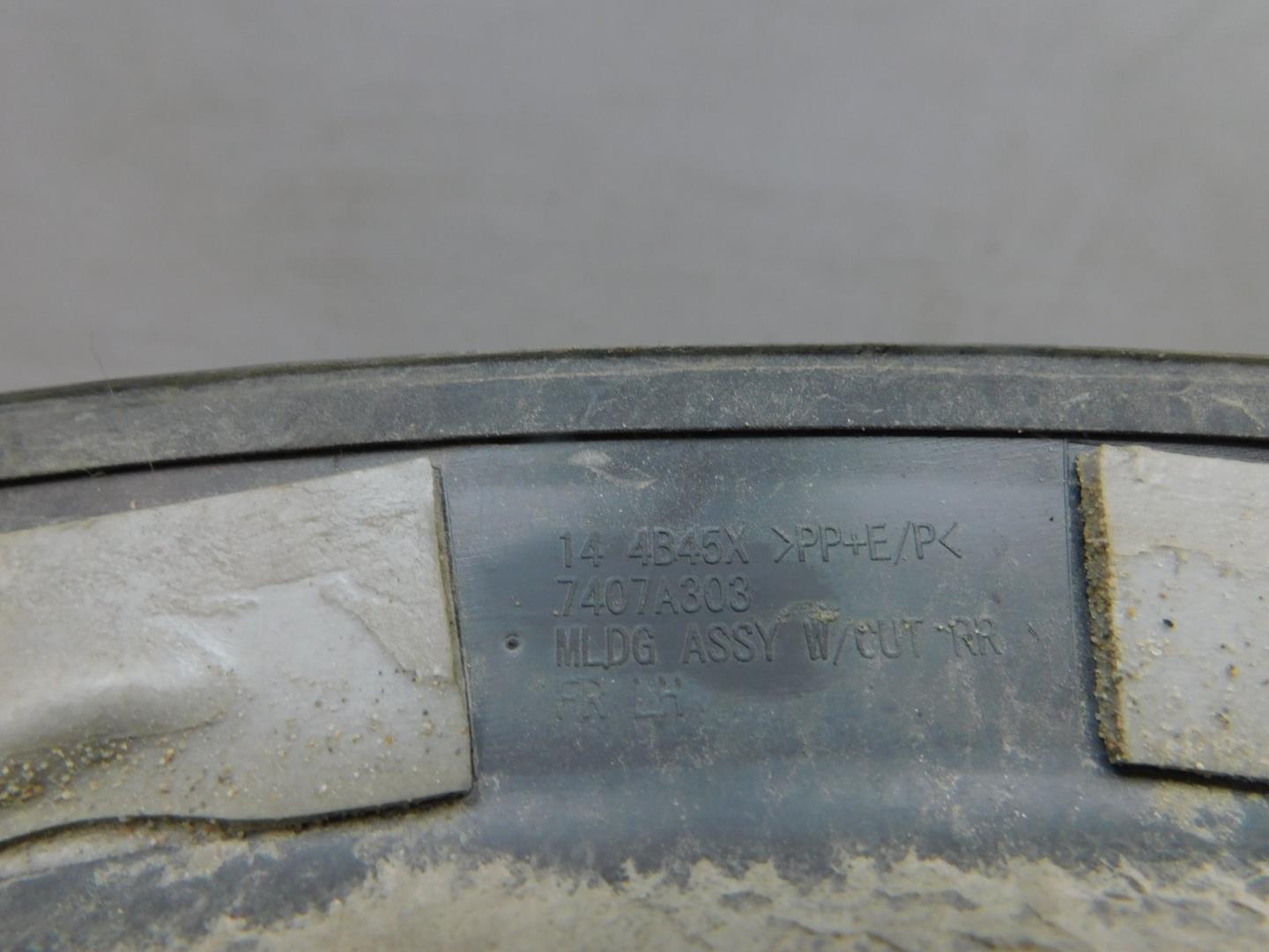 Накладка заднего крыла левого