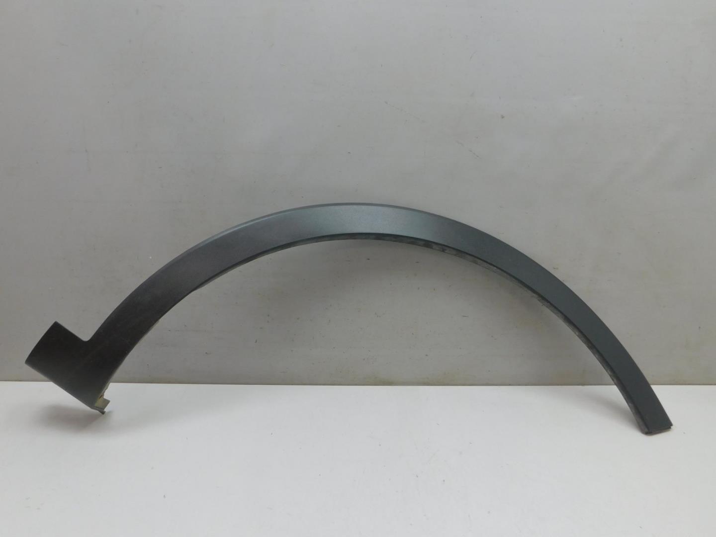 Накладка переднего крыла правого