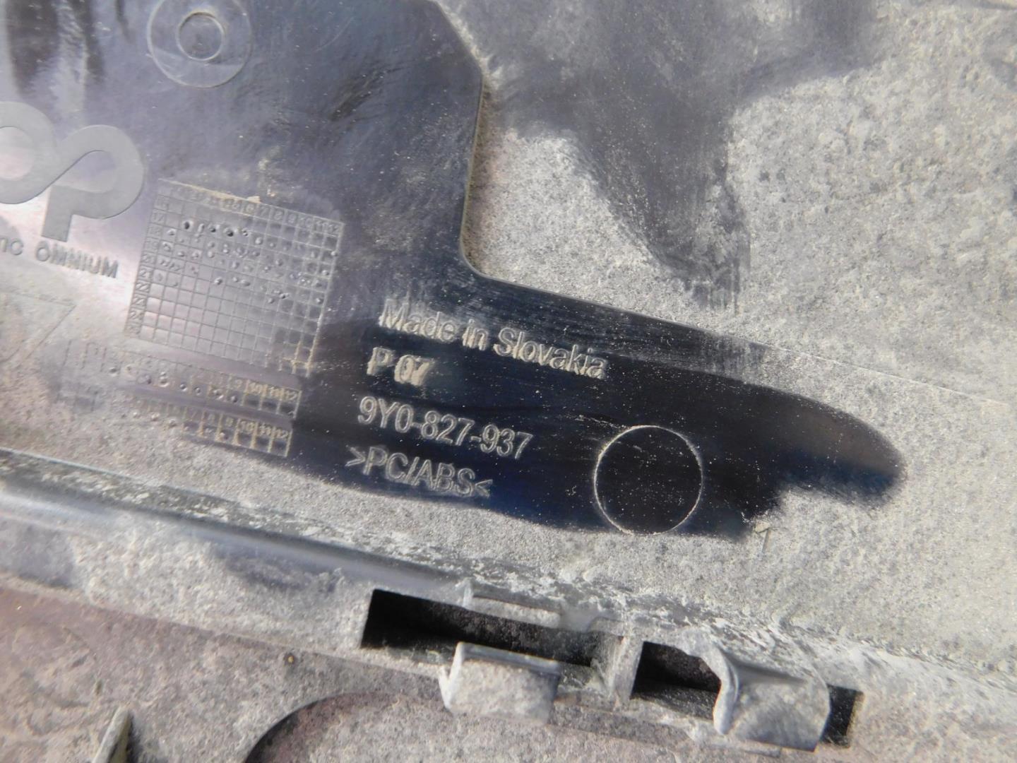 Спойлер (дефлектор) крышки багажника