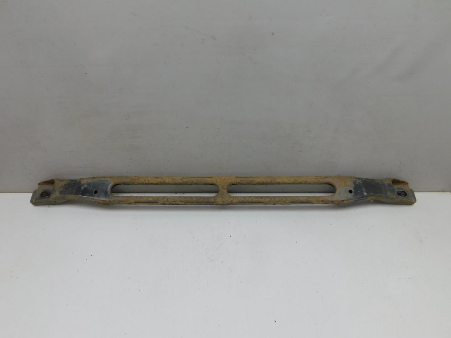 Усилитель переднего бампера