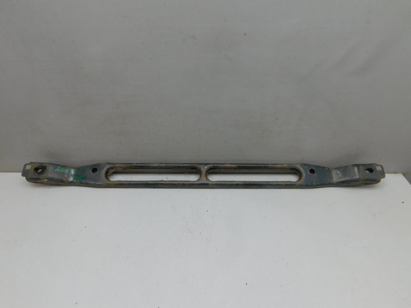 Усилитель переднего бампера