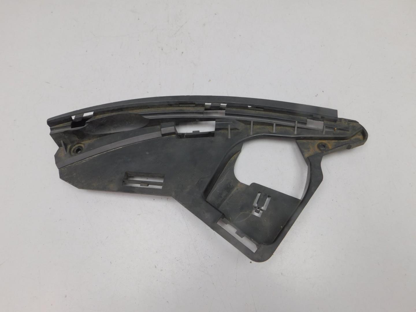 Кронштейн переднего бампера