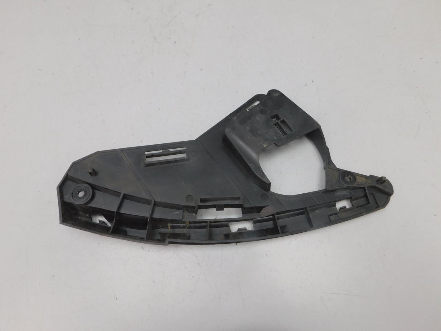 Кронштейн переднего бампера