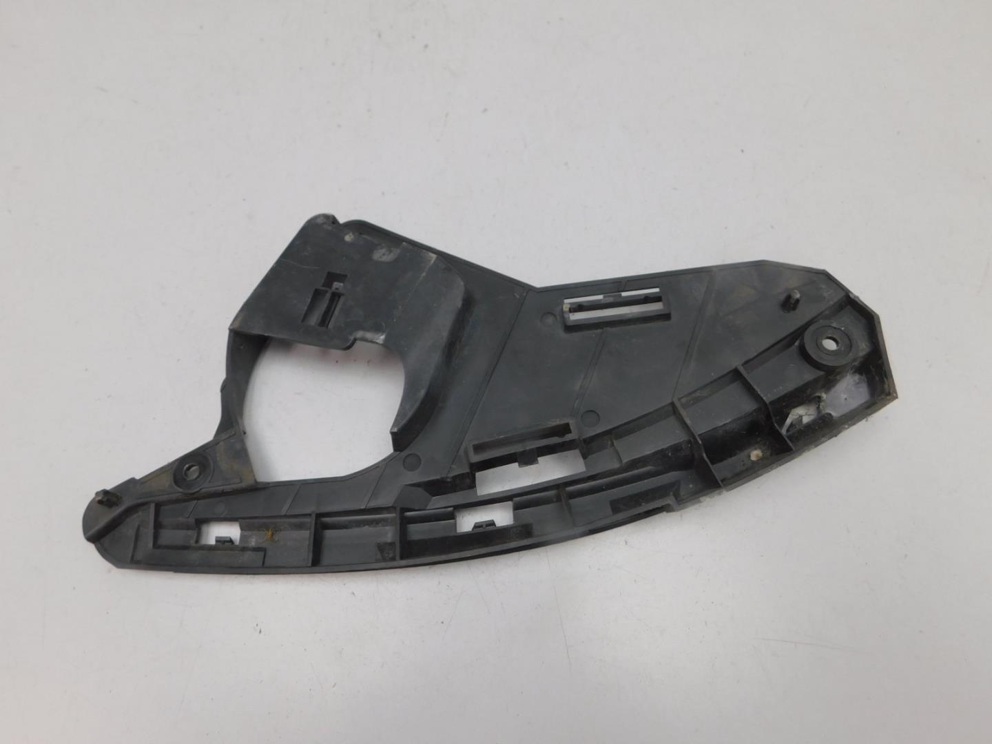 Кронштейн переднего бампера