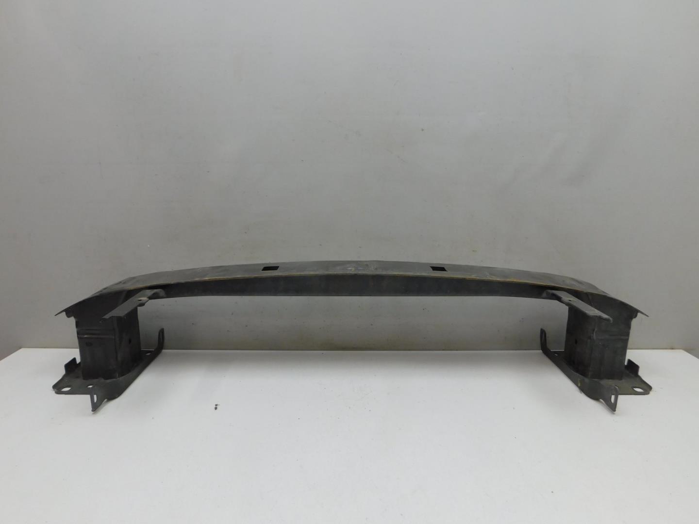 Усилитель переднего бампера