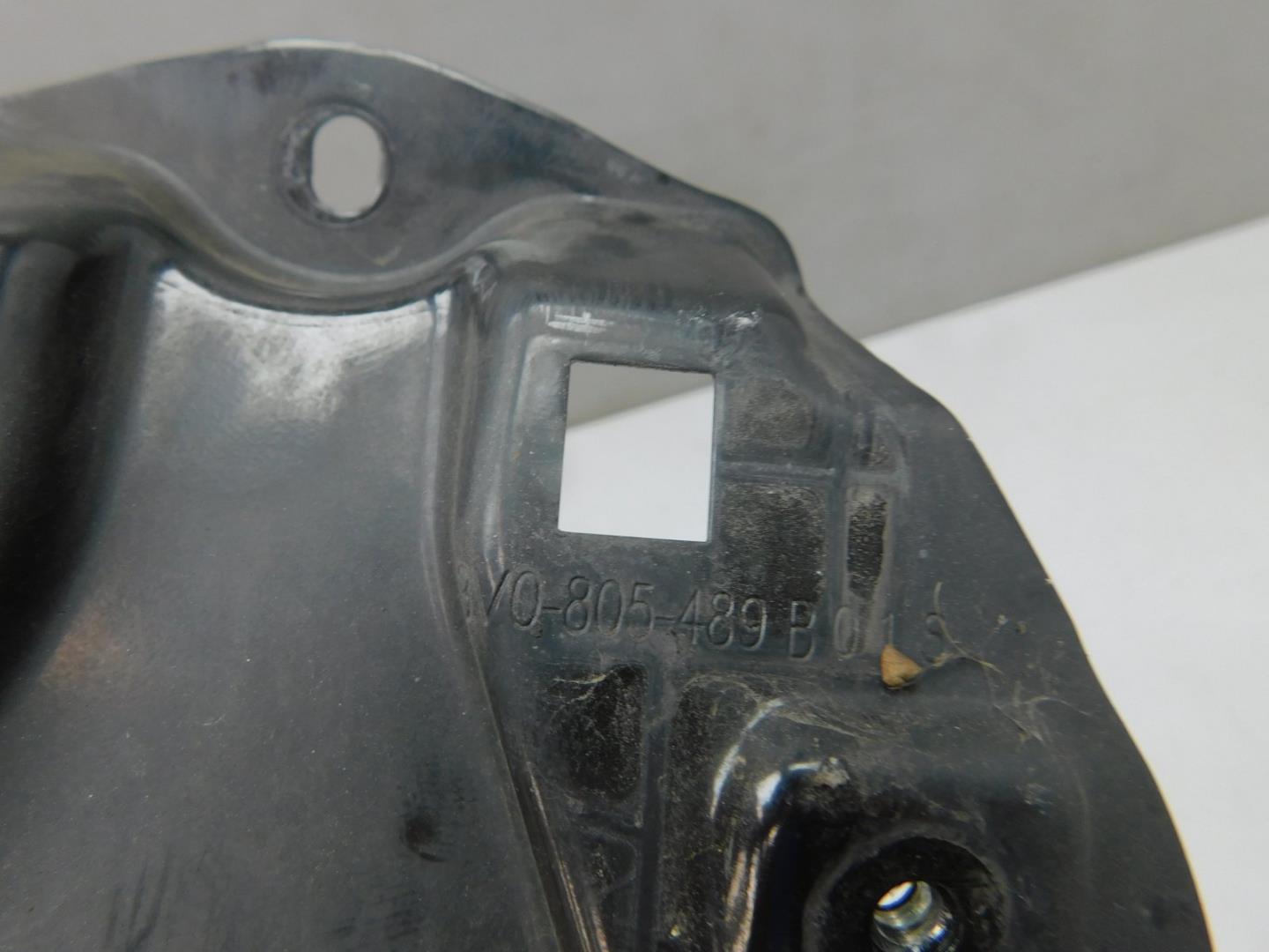 Кронштейн замка капота