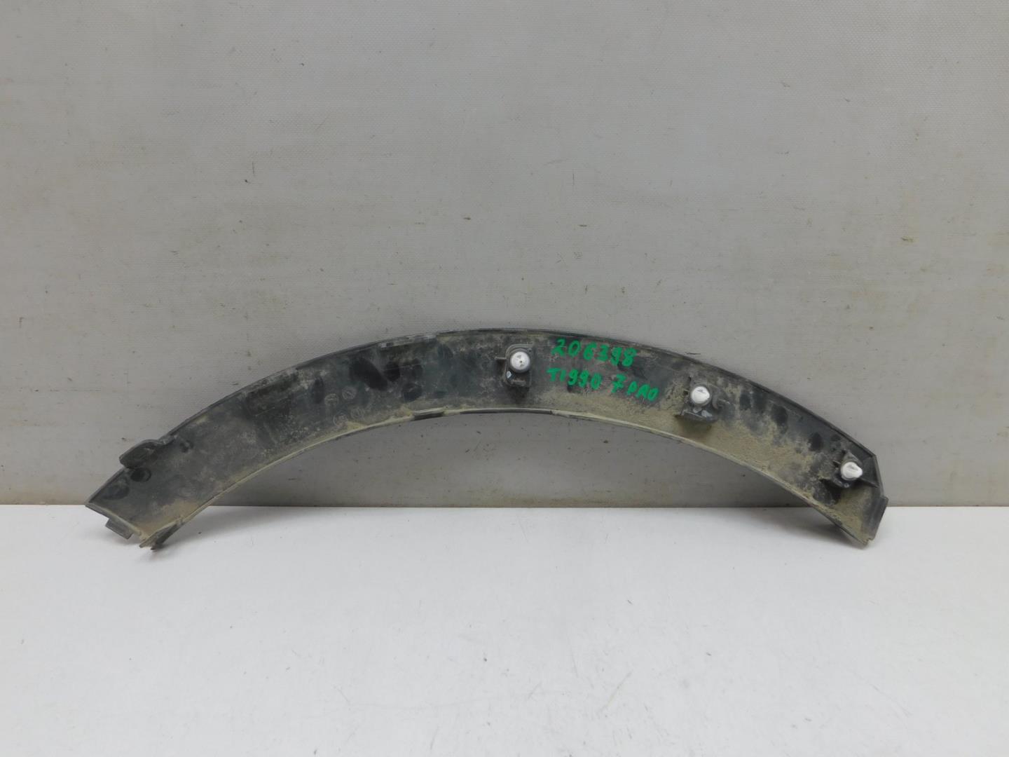 Накладка заднего крыла левого