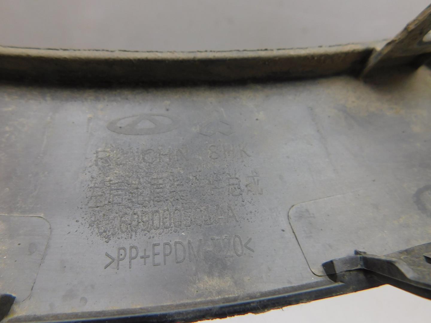 Накладка заднего крыла левого