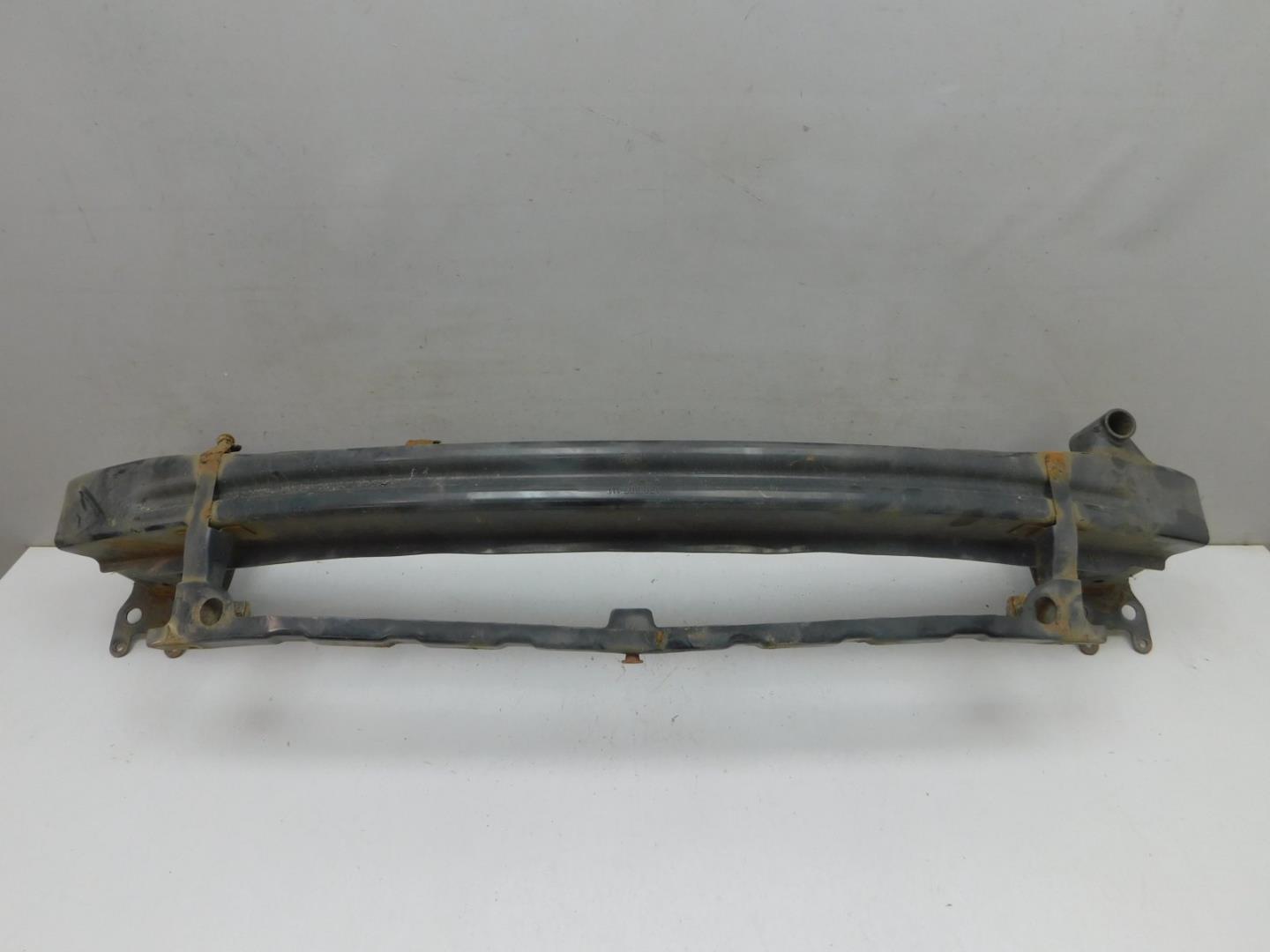 Усилитель переднего бампера