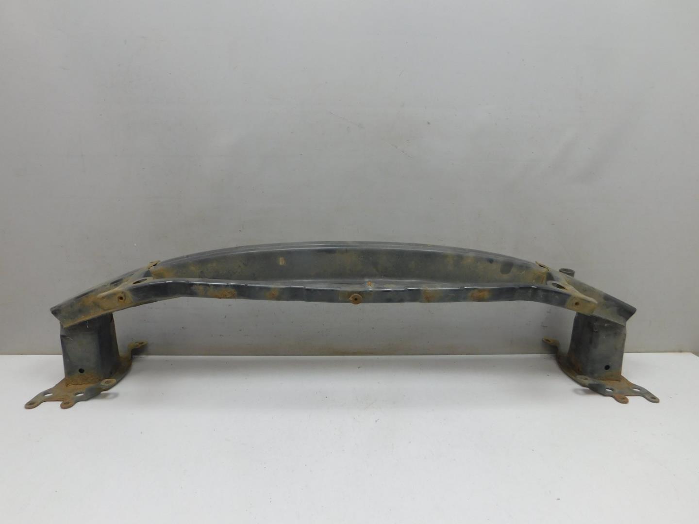 Усилитель переднего бампера