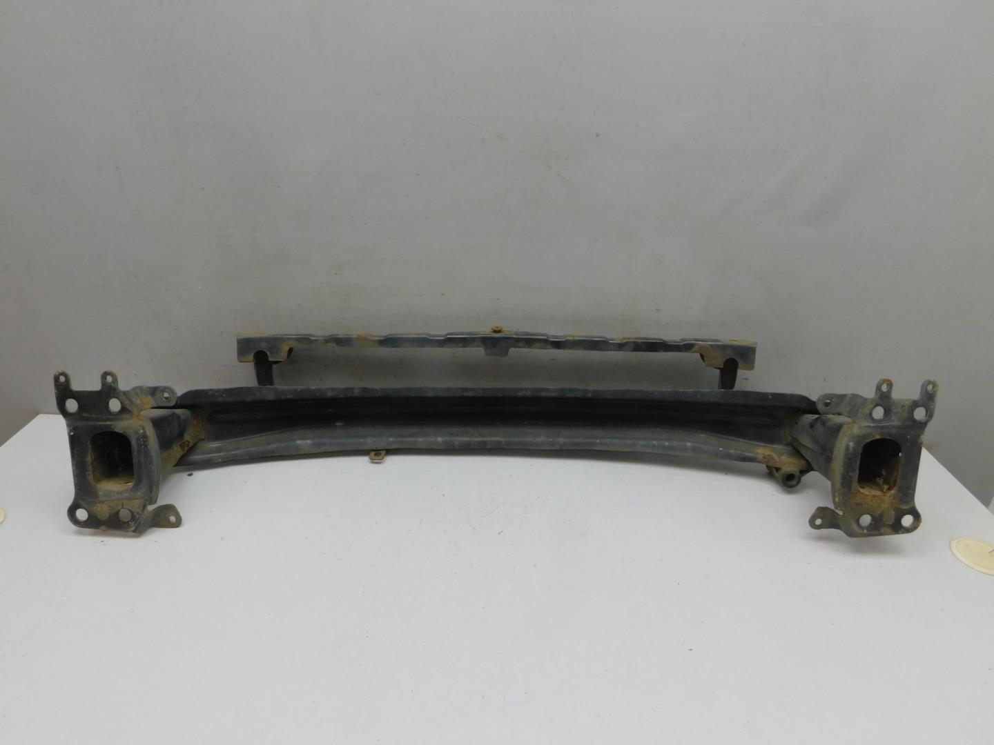 Усилитель переднего бампера