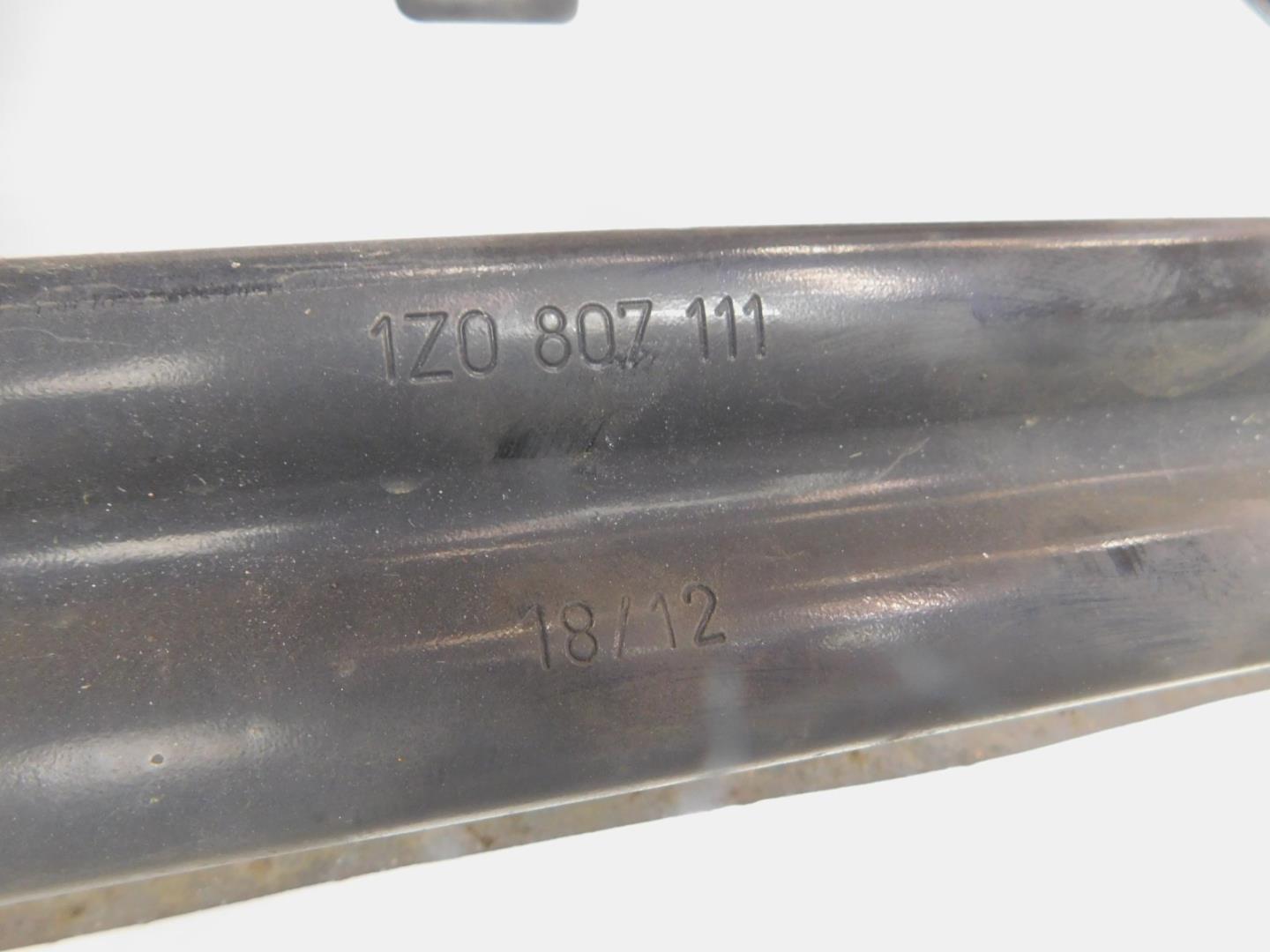 Усилитель переднего бампера