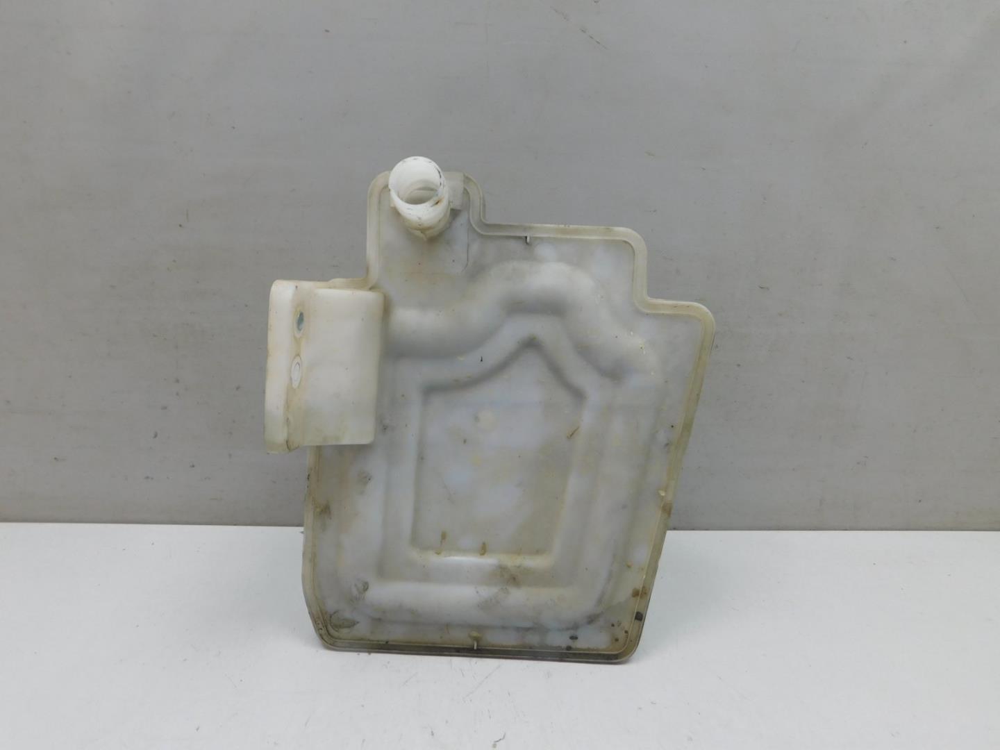 Бачок омывателя лобового стекла