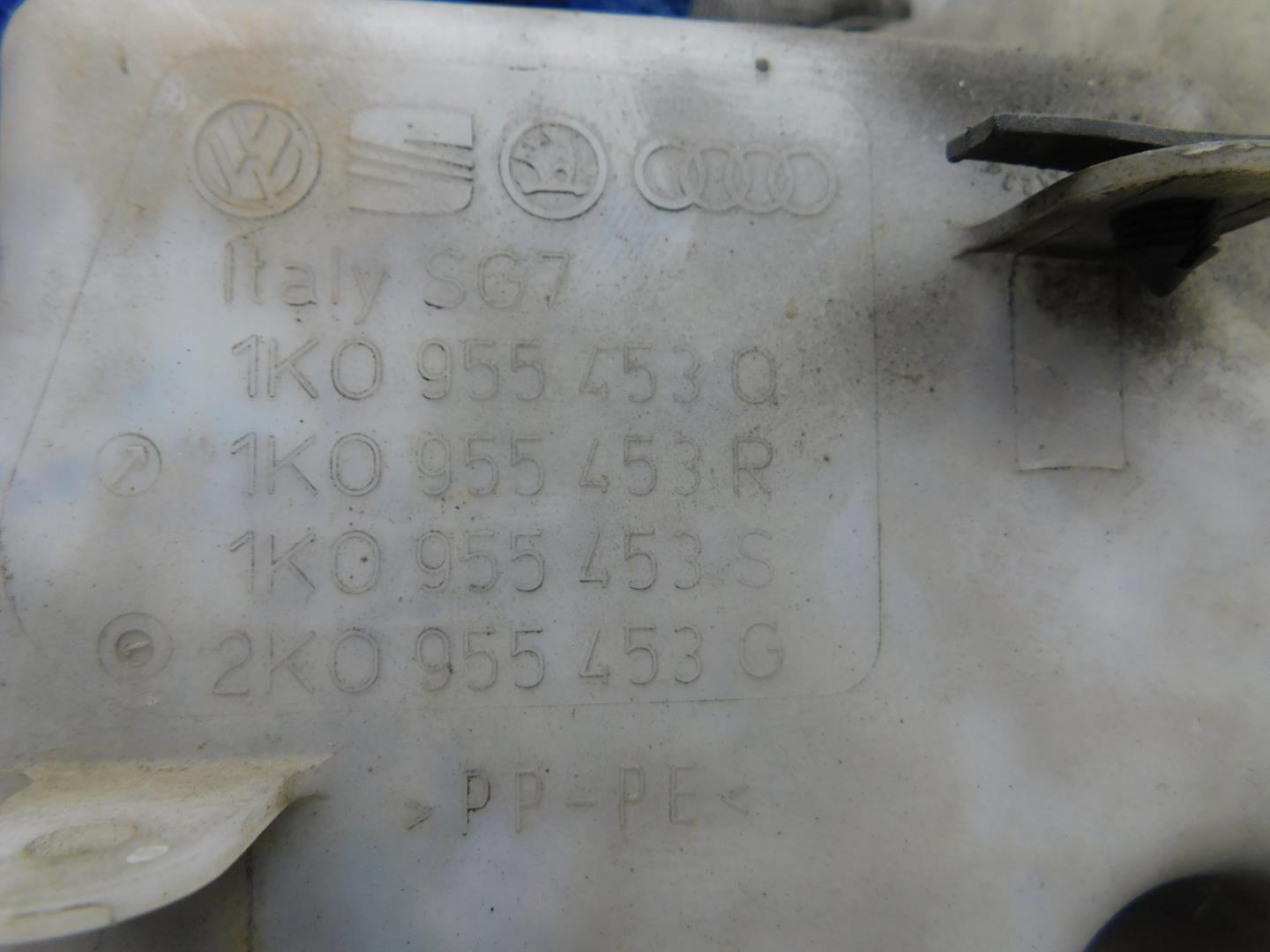 Бачок омывателя лобового стекла