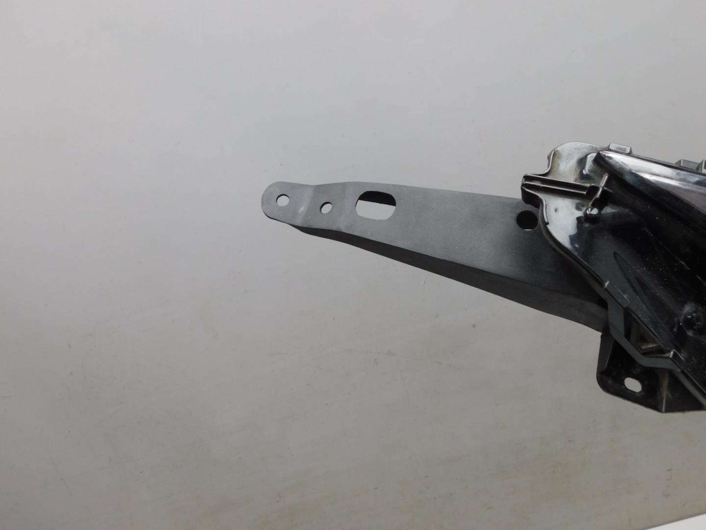 Фара противотуманная левая