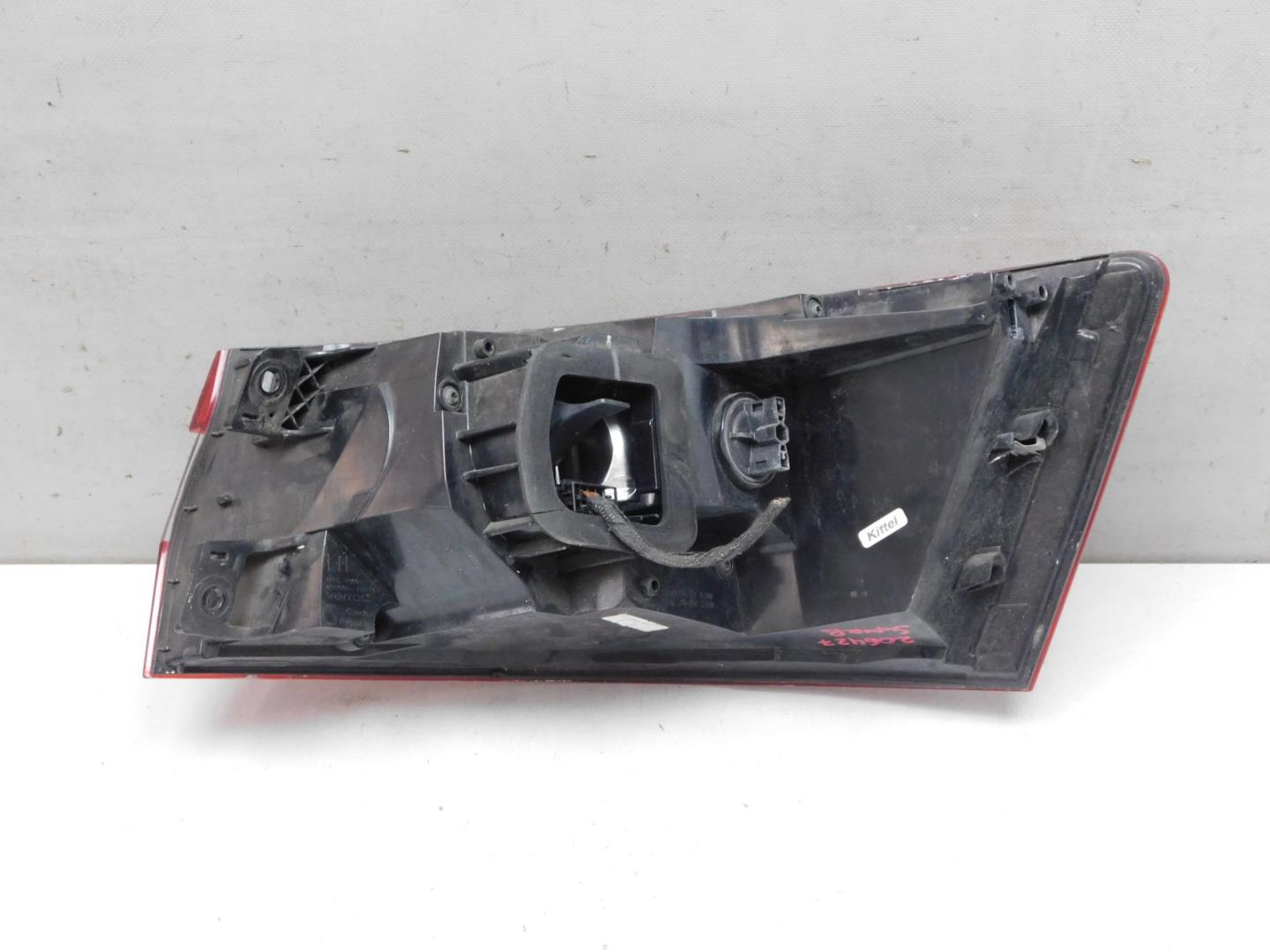 Фонарь задний наружный левый