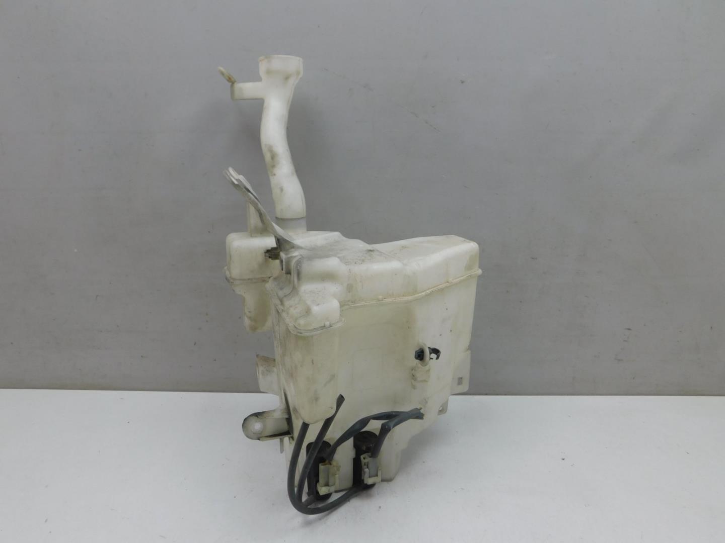 Бачок омывателя лобового стекла