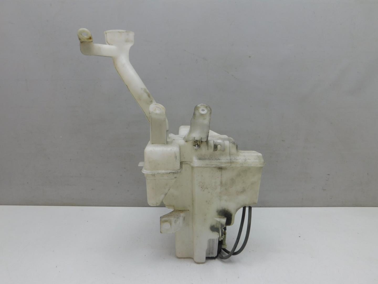 Бачок омывателя лобового стекла