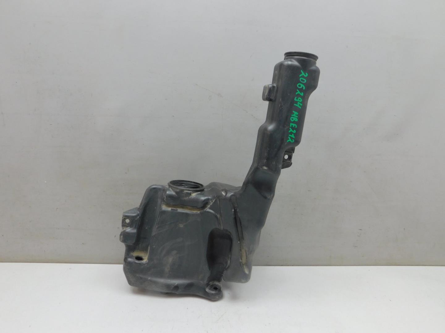 Бачок омывателя лобового стекла