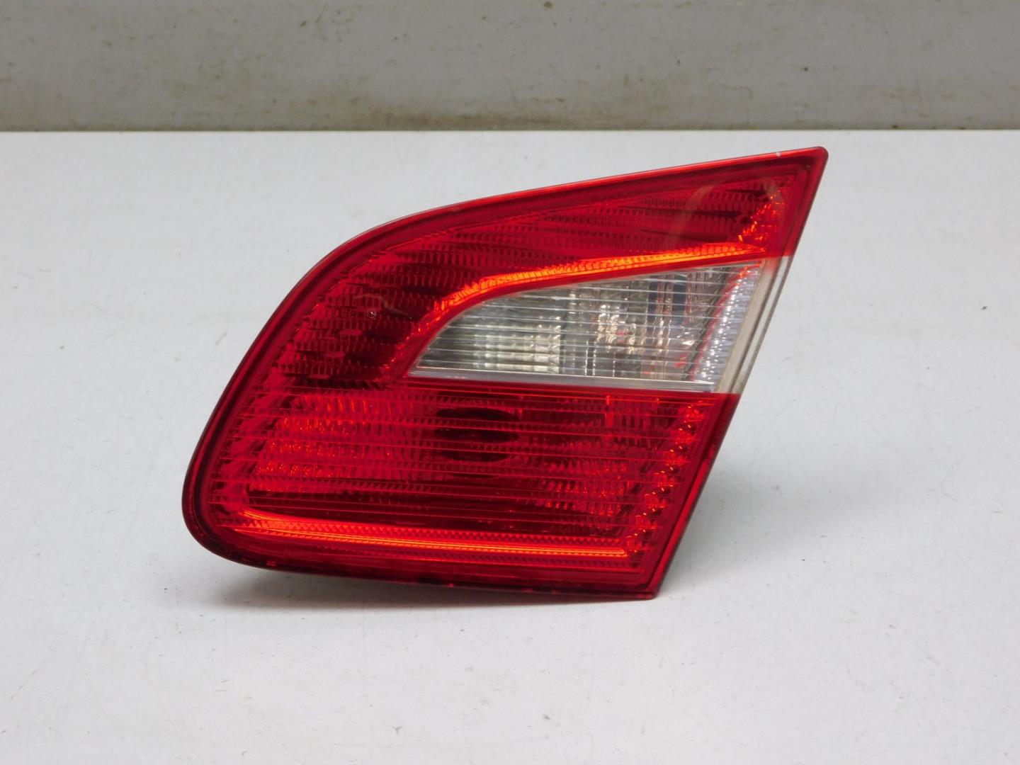 Фонарь задний внутренний правый