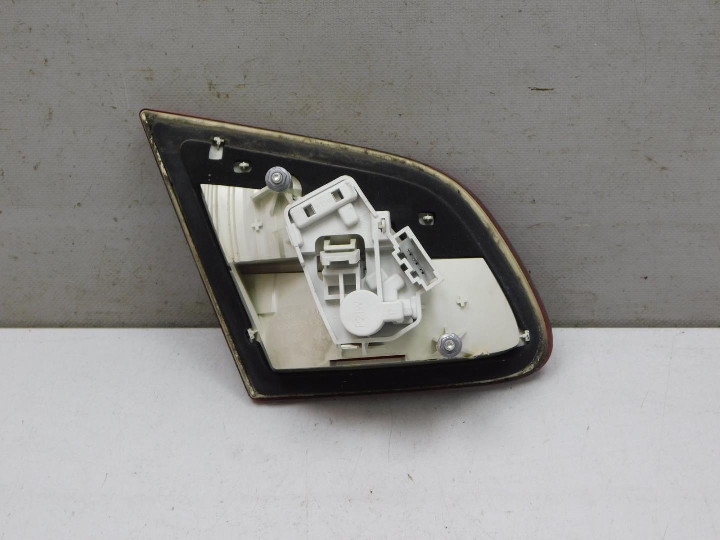 Фонарь задний внутренний правый