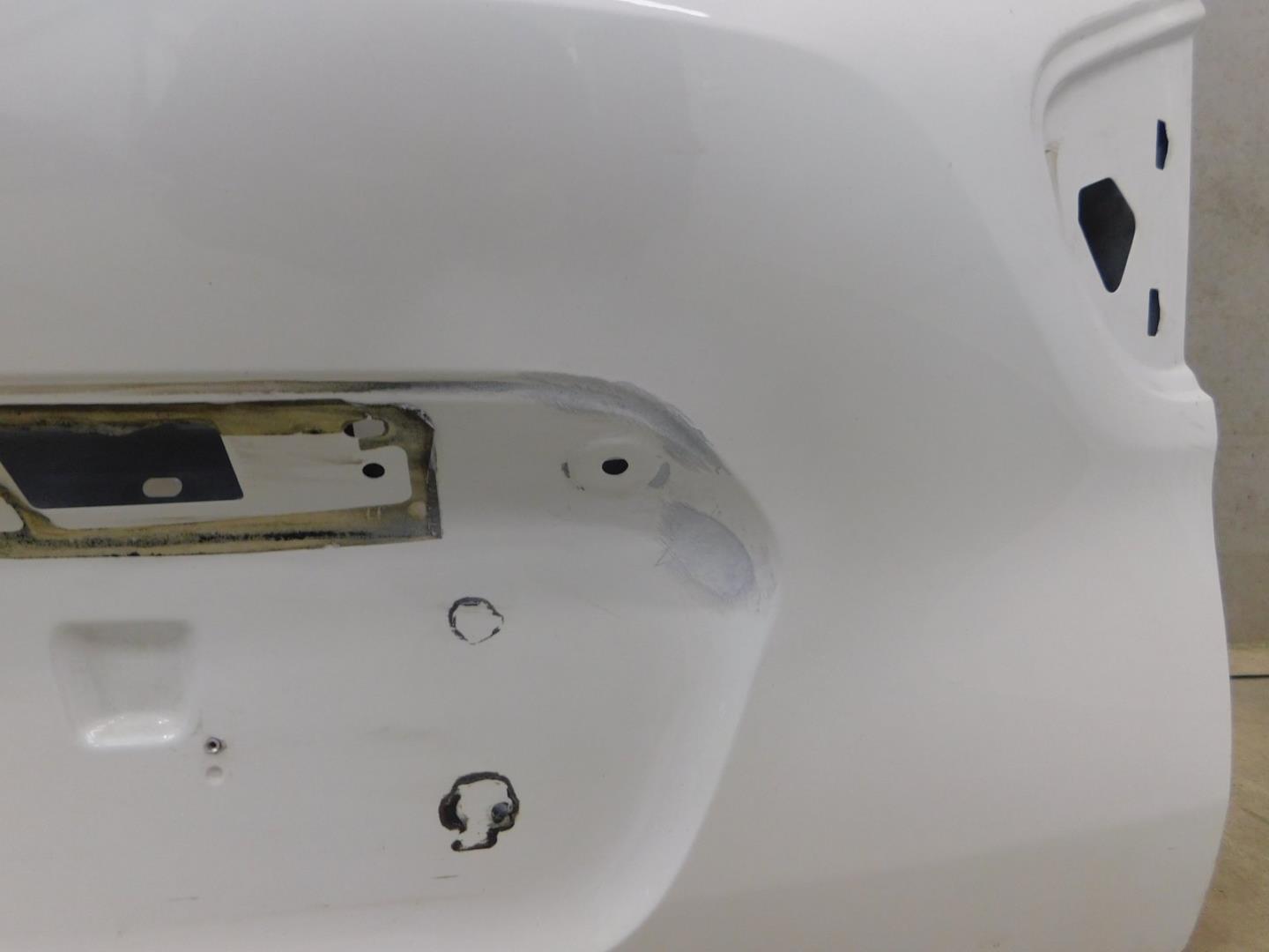 Дверь багажника