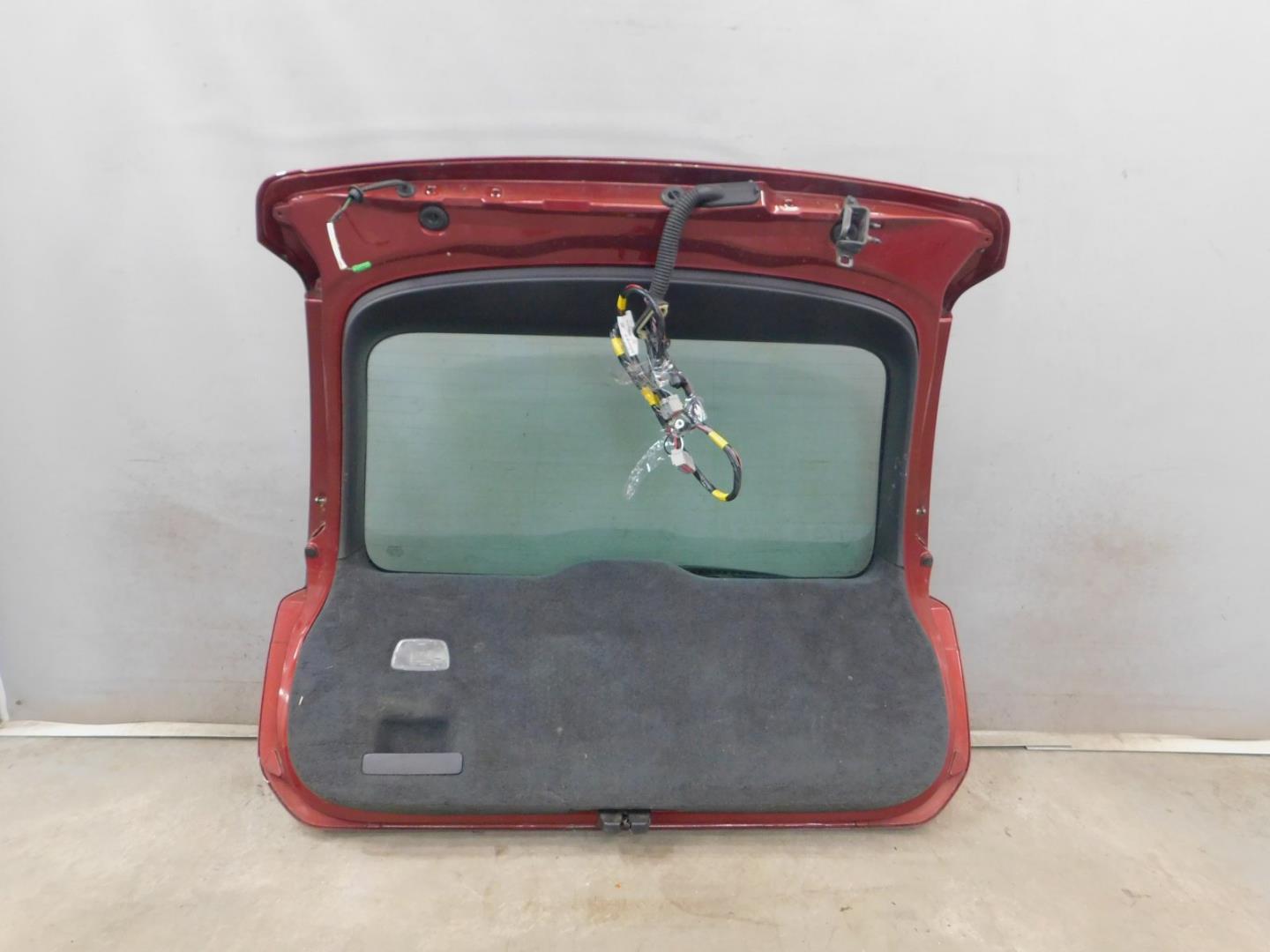 Дверь багажника