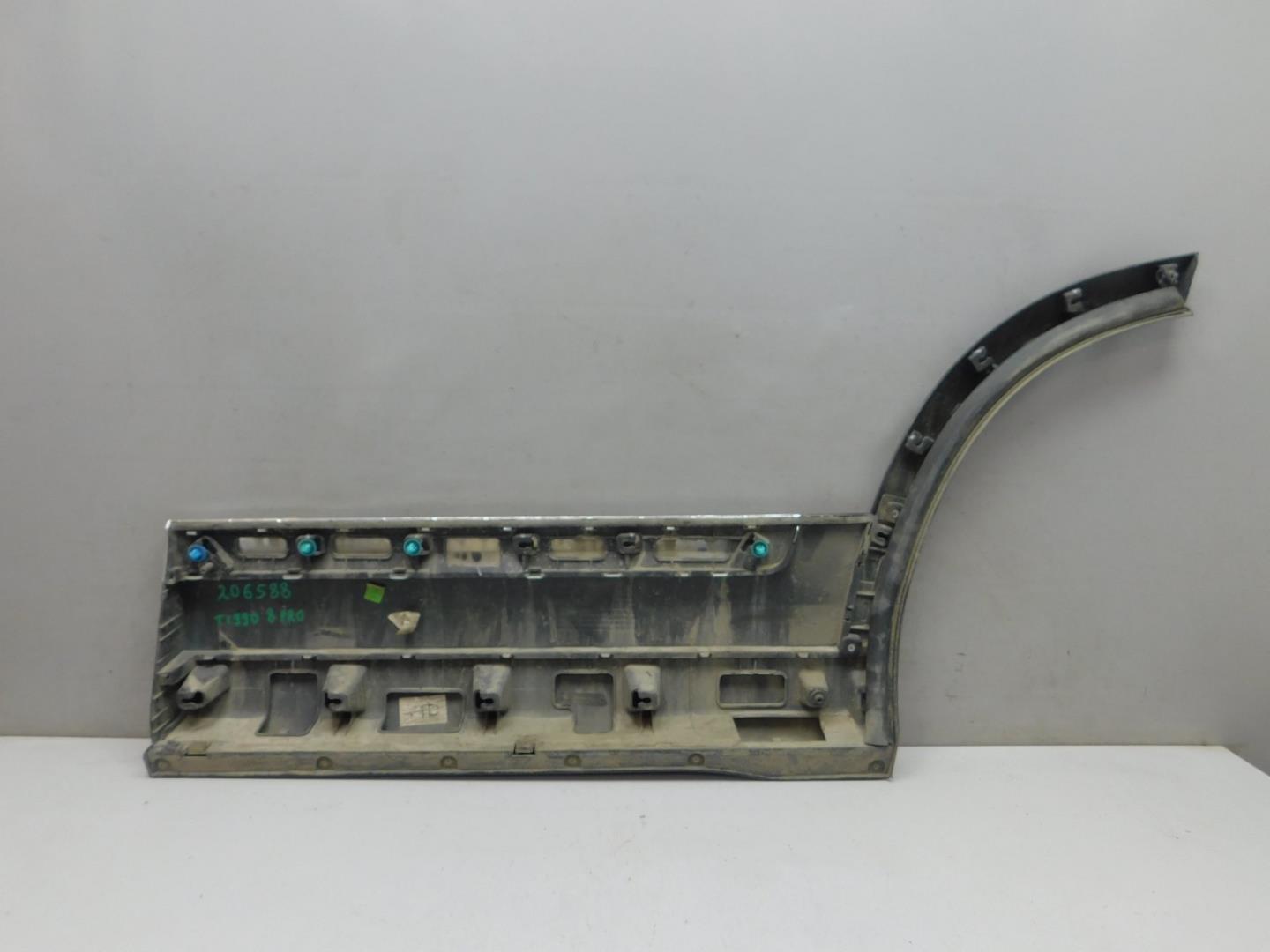 Накладка двери задней правой