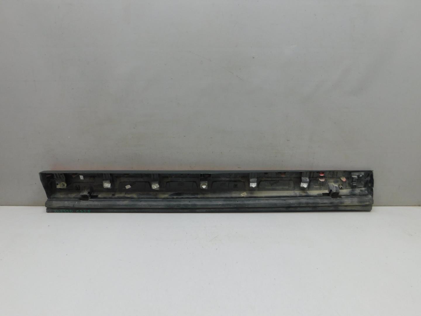 Накладка двери передней левой