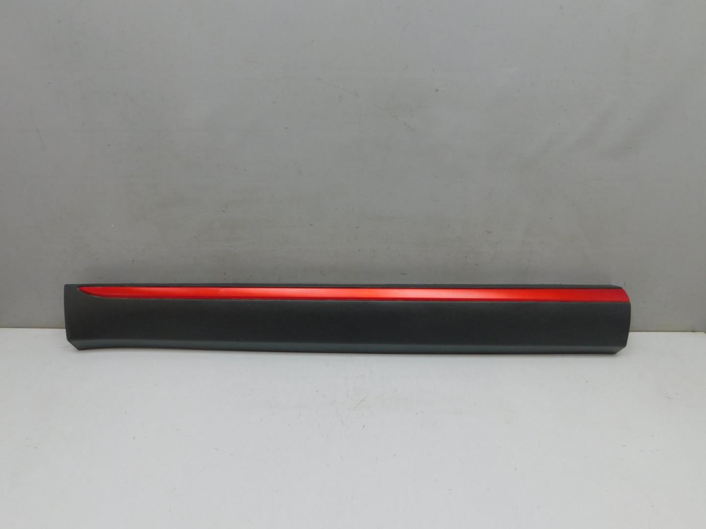 Накладка двери передней левой