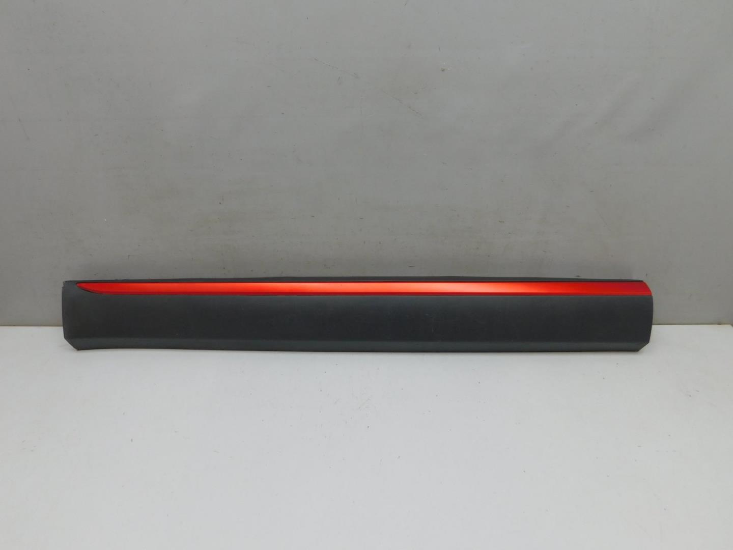 Накладка двери передней левой