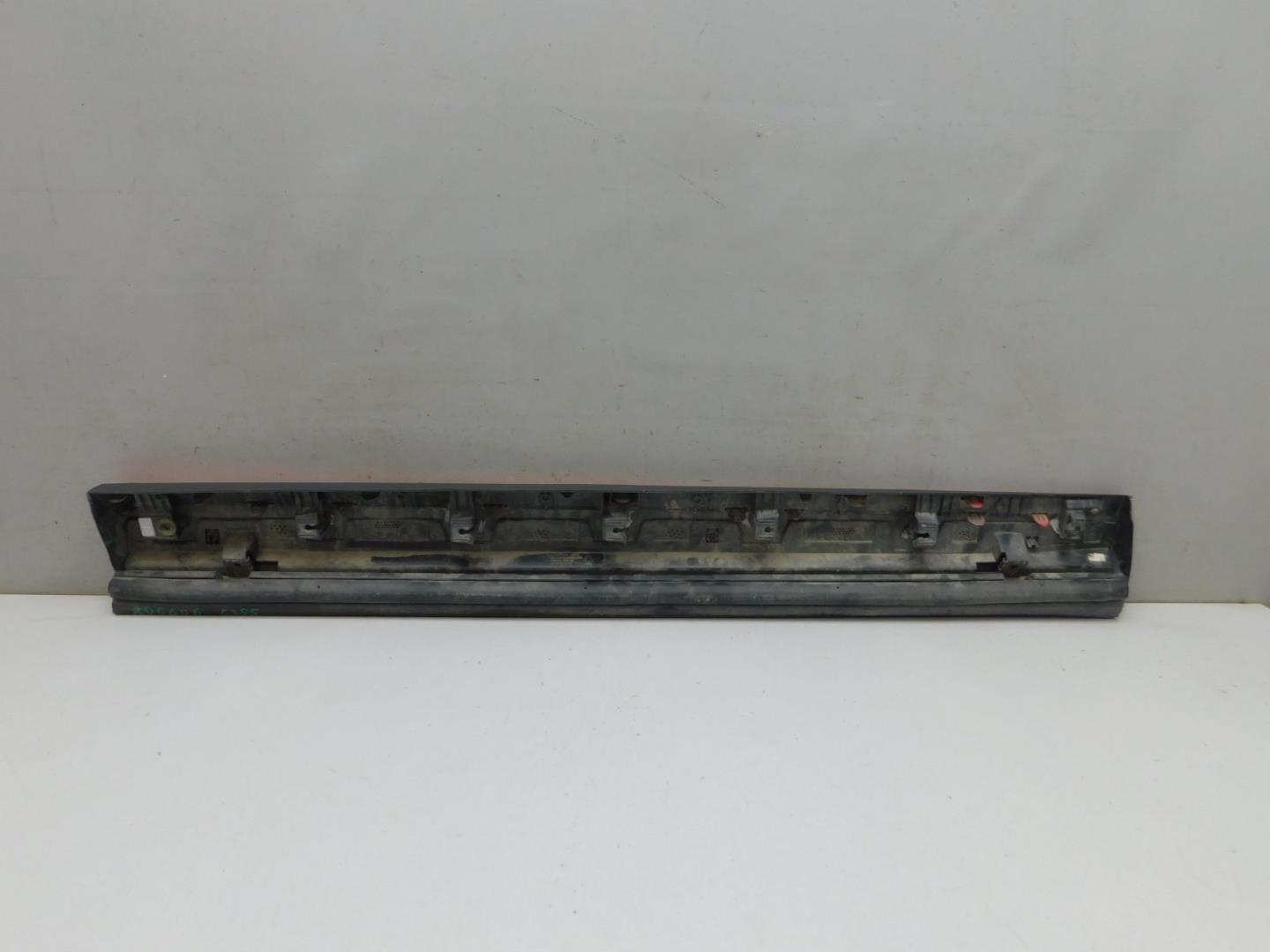 Накладка двери передней левой