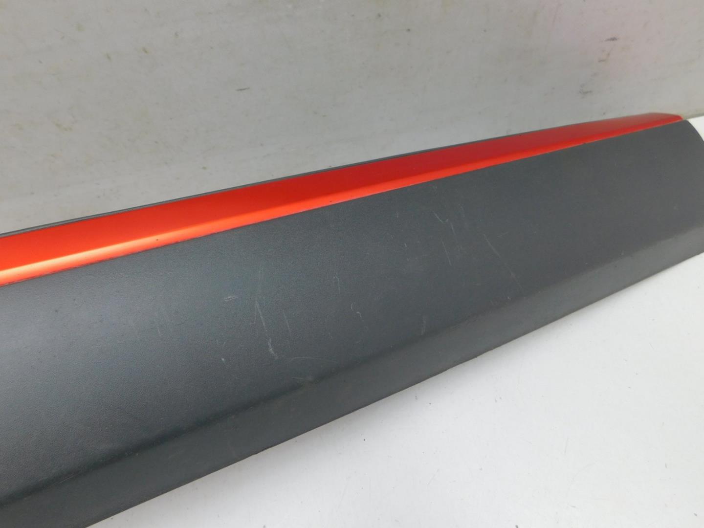 Накладка двери передней левой