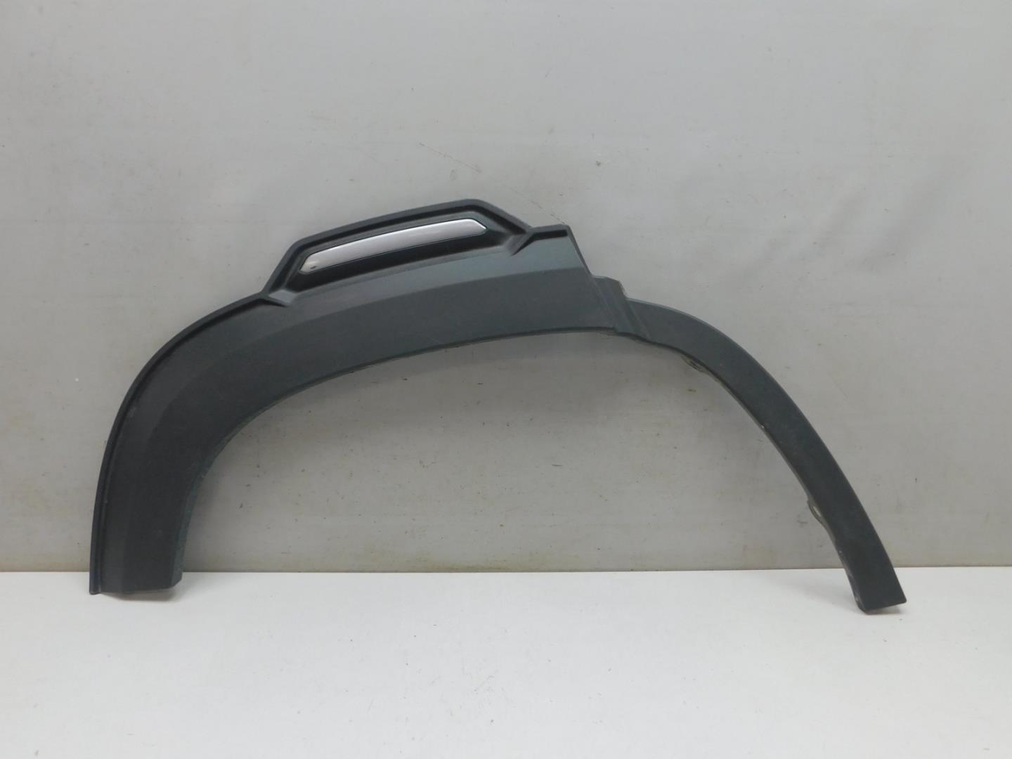 Накладка заднего крыла правого