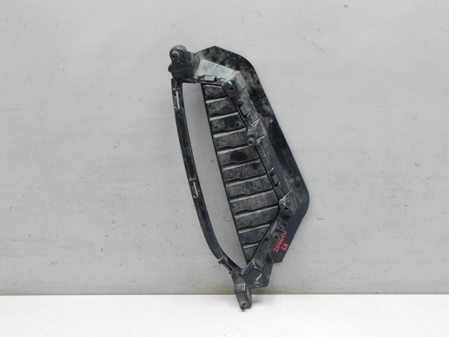 Решетка в бампер левая