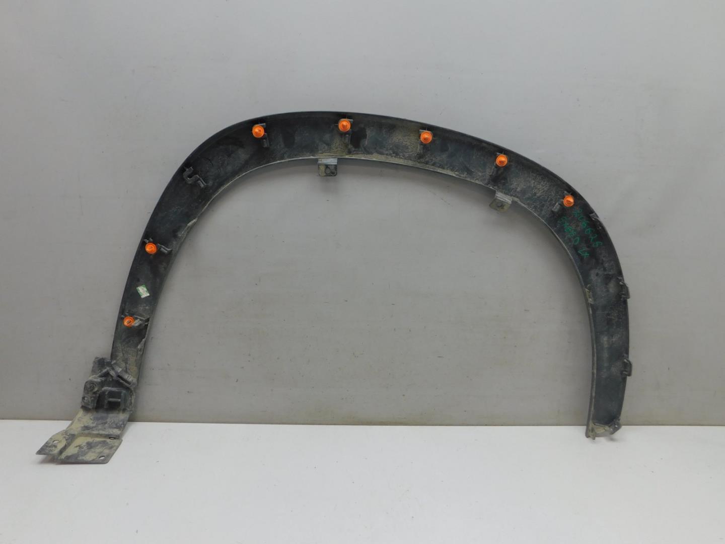 Накладка переднего крыла левого