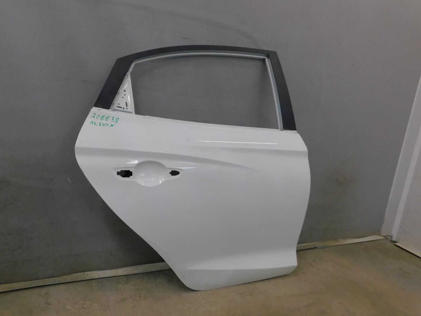 Дверь задняя правая