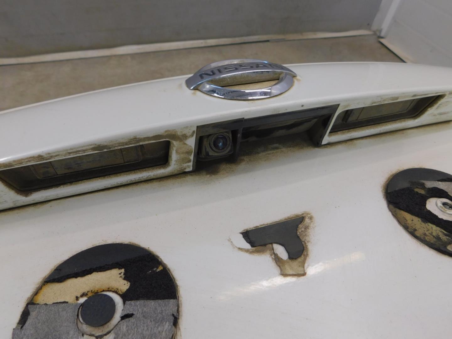 Дверь багажника