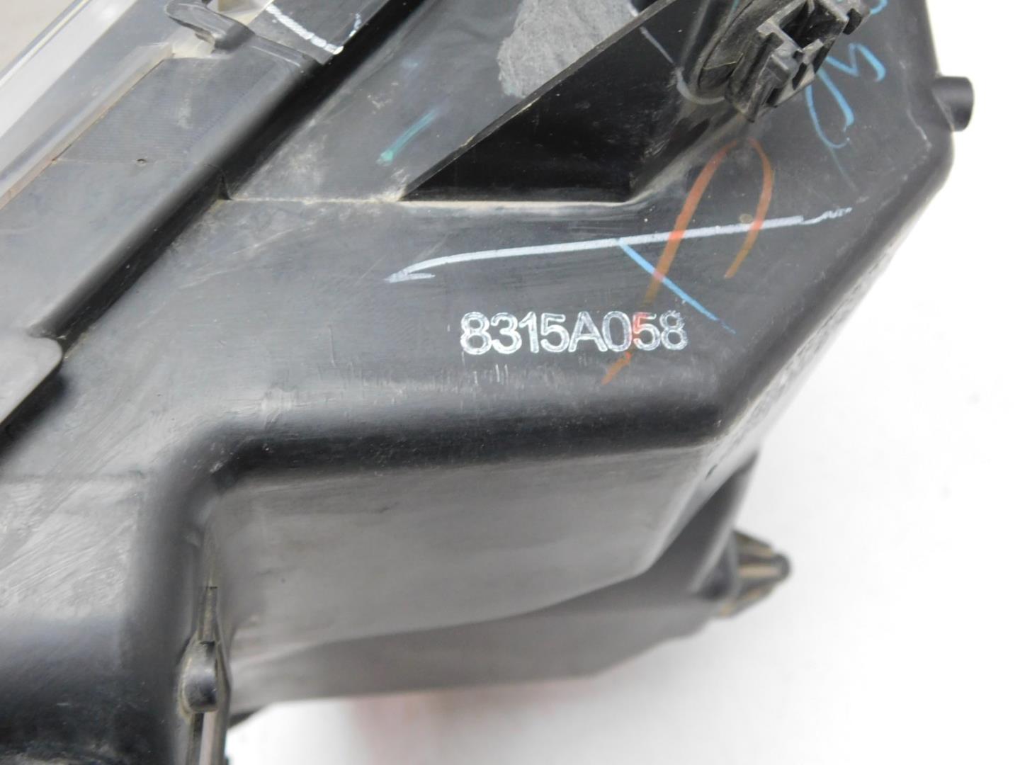 Фара противотуманная правая