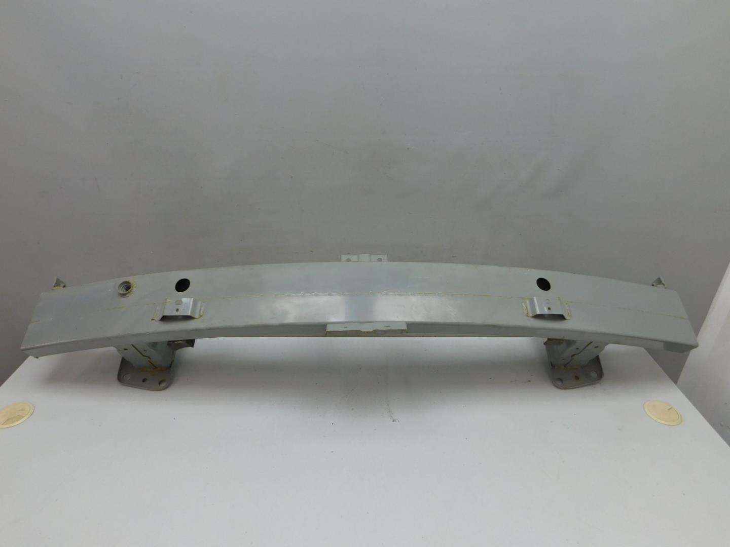 Усилитель переднего бампера